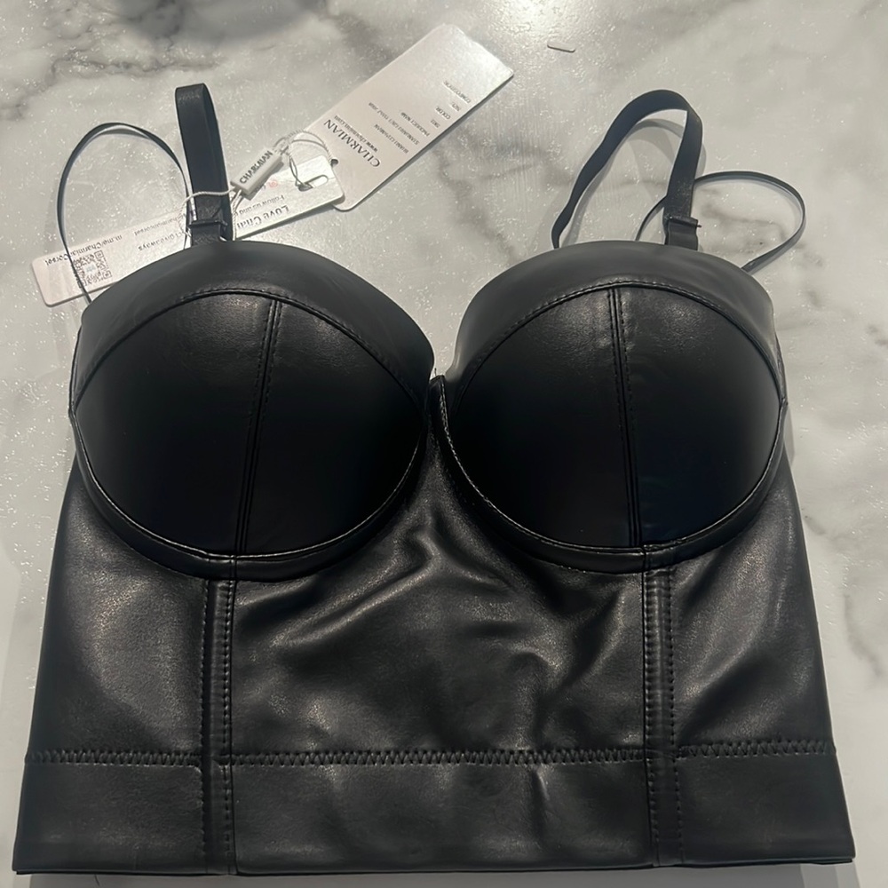Black leather Top 🔥
